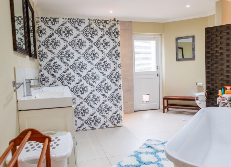 5 Bedroom Property for Sale in Milnerton Central Western Cape